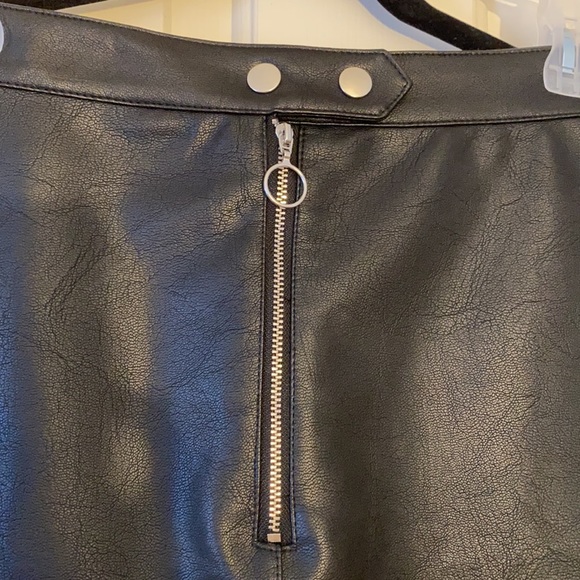 Faux Leather Mini Skirt - Picture 4 of 6